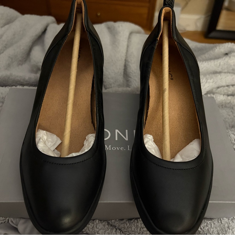 Vionic brand new women's shoes still in box. Black/black/leather. Wedge heel.